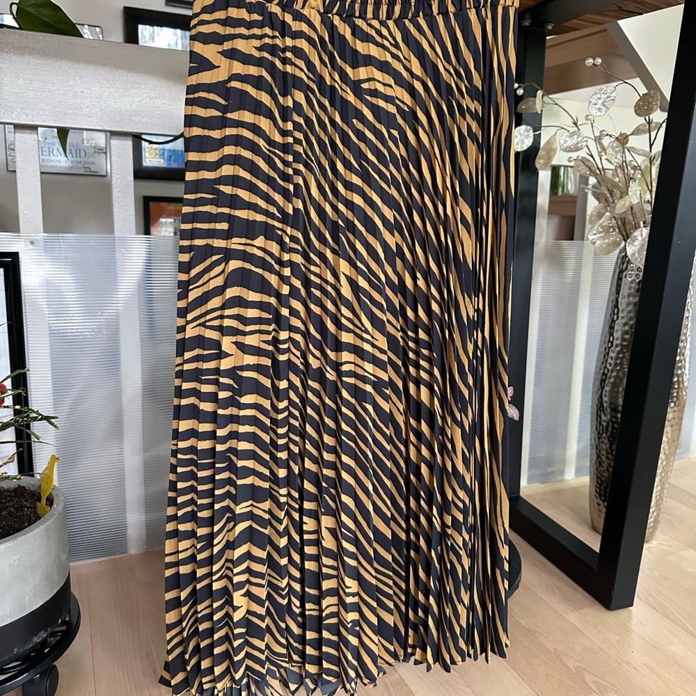 Tiger Print Pleated Skirt